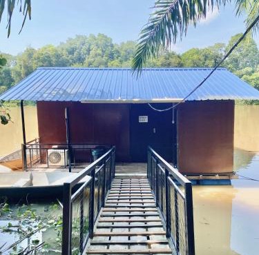 Chemperai Resort Floating House & Glamping