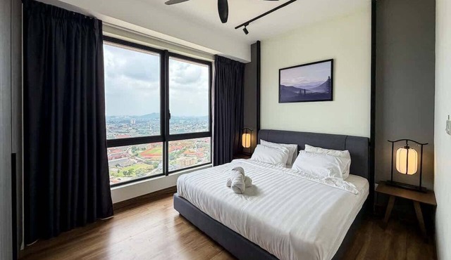 Chic 2BR Family Stay Near Jonker St