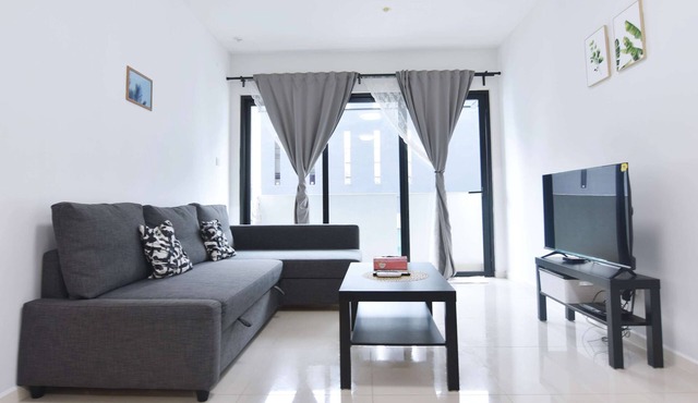 Chic Suasana JB Suite, Cozy Stay with Balcony in Johor Bahru