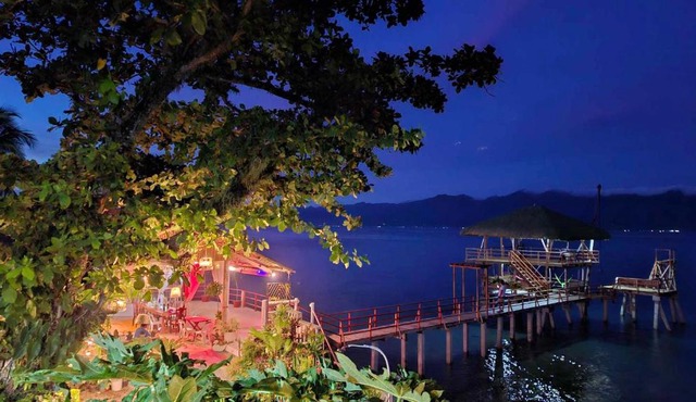 Chue&larry's Beachside Homestay in Libagon