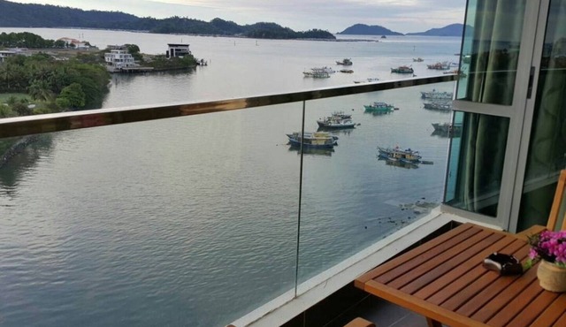 City Sunset Seaview 4 Bedroom Condo