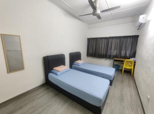 CLP perai homestay near Sri Muniswarar temple in Perai