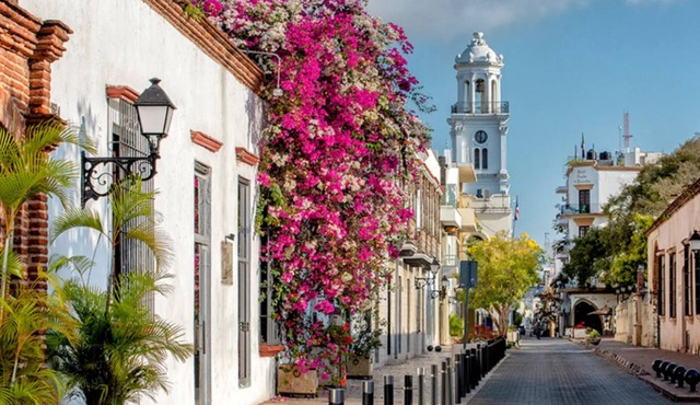 Colonial Home with Private Terrace and Jacuzzi in Santo Domingo