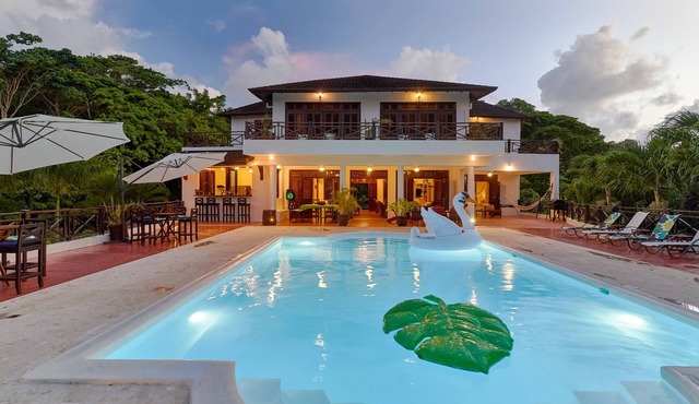 COLONIAL STYLE BEACHFRONT VILLA 4-10 People in Las Galeras
