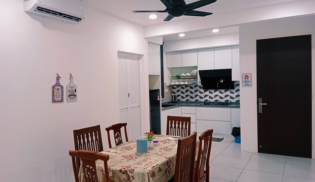 Comfortable 3R2B 7pax Meritus Prai in Perai