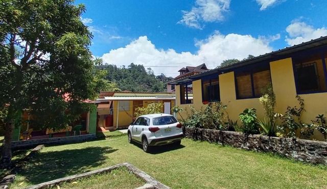 Conrado's Guesthouse B&B in Las Avispas