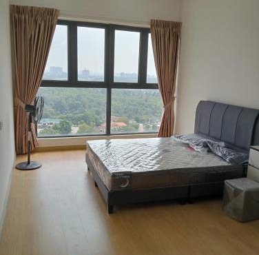 Country Garden Bay Master room for rent