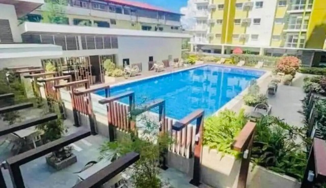 Cozy 1-bedroom condo w/AC, WiFi, fitness room & pool in superb Cagayan de Oro
