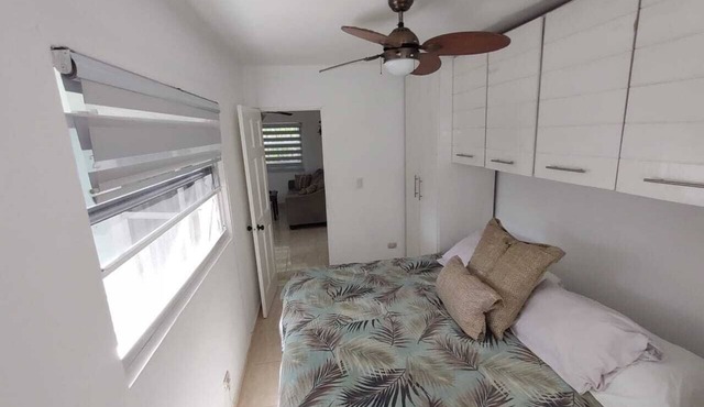 Cozy 1-Bedroom Apartment in Soothing Juan Dolio Beach with WiFi, AC & Hot Water in Playa Juan Dolio