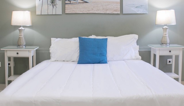 Cozy 1-bedroom hotel in serene Santo Domingo with AC downtown in Santo Domingo