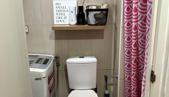 Cozy 1BR w/Pool Access – Walk to MOA & Near NAIA