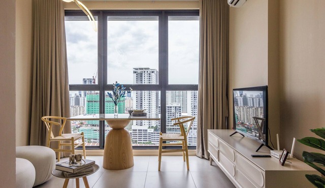Cozy 2-bedroom apartment in beautiful George Town with WiFi, fitness room in George Town
