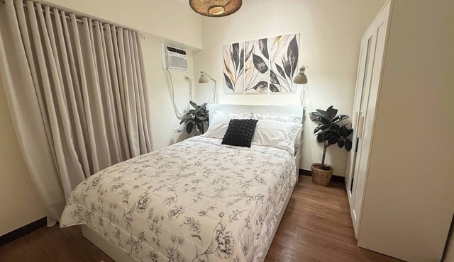 Cozy 2-Bedroom Apartment with Pool Access in Manila in Manila