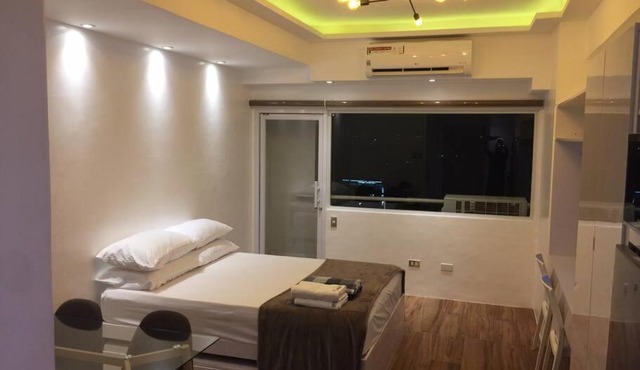 Cozy 35sqm w balcony WiFi near Robinsons Mall in Manila
