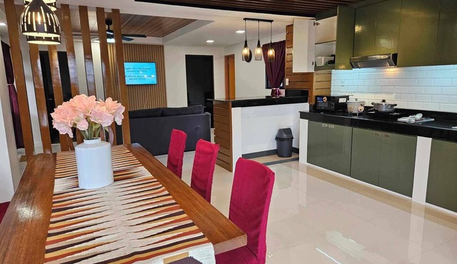 Cozy Baguio Hilltop Lodge with Mountain Views and Parking