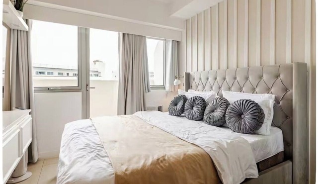 Cozy condo with Free Pool/Gym Access. 5 min walk to Mall in Quezon City in Quezon City