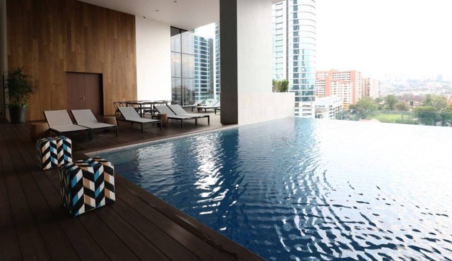 Cozy Couple Ciy Loft. 3 Min Walking distance to LRT. 1 Station to KL Sentral. in Bangsar