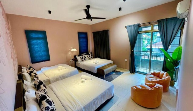 Cozy Holiday Home 18 Pax Bukit Indah JB