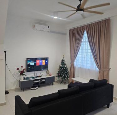 COZY Homestay KundangJaya Rawang Gamuda Garden KL 15 people