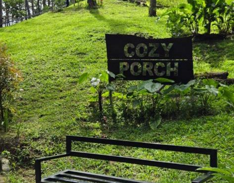 Cozy Porch Cabin with a View in Malaybalay City