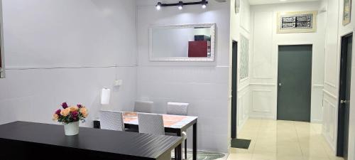 COZY RIZQY - Spacious & Budget-Friendly 3R2B Homestay