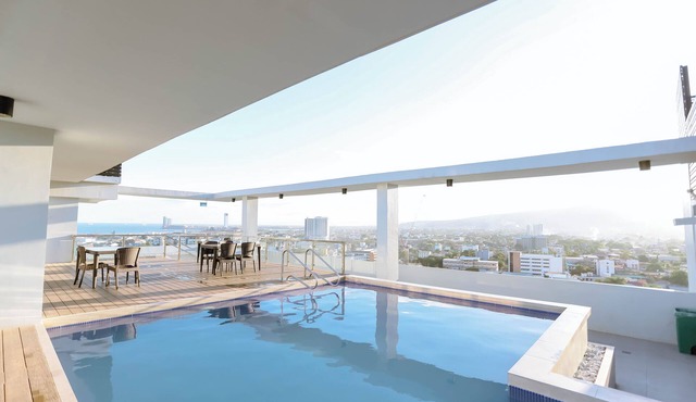 Cozy Studio in the Heart of Cebu with Rooftop Pool & View