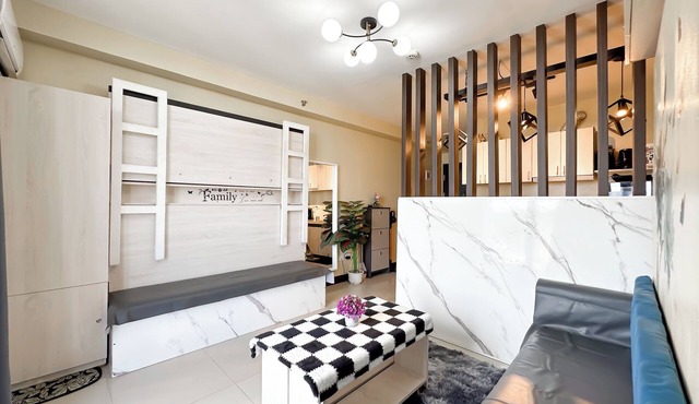 Cozy Studio Unit Near Airport: Ideal for 2-6 pax.Balcony and complete amenities in Lapu-Lapu