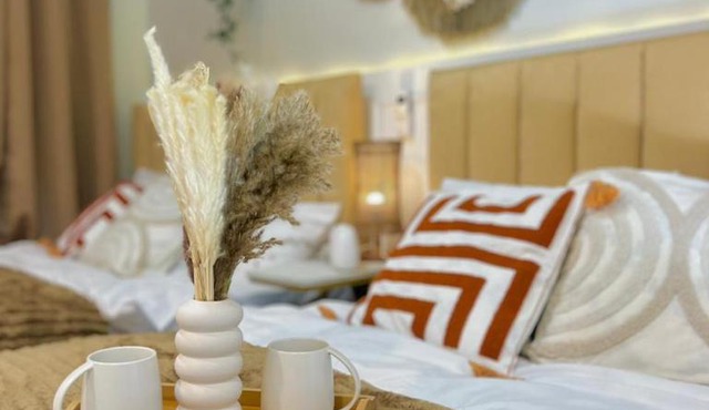 Cozy Vibes near MOA & NAIA AIRPORT with NETFLIX,MINIVIDEOKE,BOARDGAMES-DUXE4