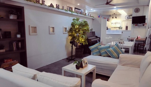 Crossroads Hostel Manila in Mandaluyong