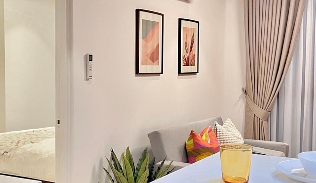 Debbie's Modern 1 BR Condo Unit