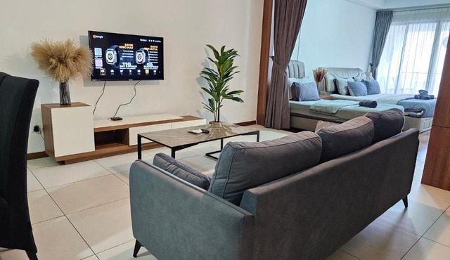 Deluxe Seaview Suite Twin Bed by The Only Bnb in Tanjong Tokong