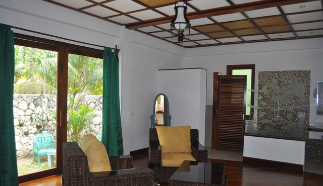 Dolarog Beach Resort in El Nido
