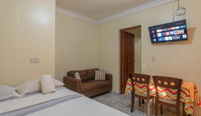 Double Room Near SDQ Airport Fast Wi-Fi Free Parking in La Viva