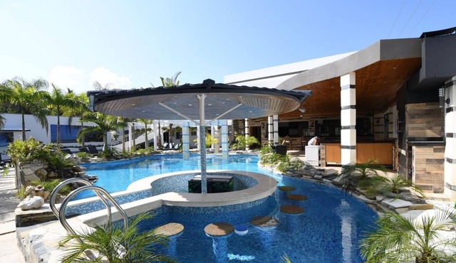 Drop everything & party in Sosua! Luxury villas near clubs in Sosúa