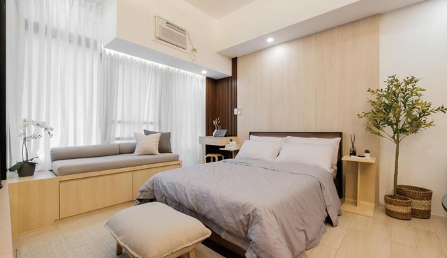 Eastwood City Cozy Designer Studio Long Stay Friendly Walk to Mall in Manila