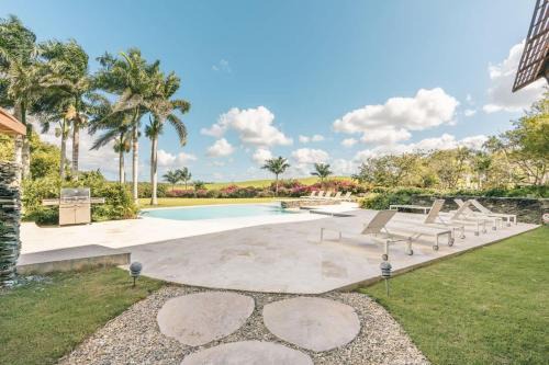 Elegant 1br Casa de Campo Retreat w Garden Views in La Romana