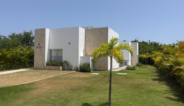 Elegant Seaside Villa Steps to Beach & Golf Course in Boca del Soco