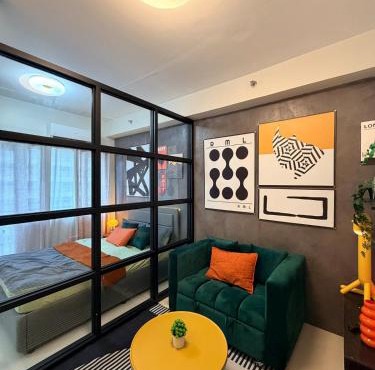Elevated retro condo near BGC, Makati, and Ortigas in Manila