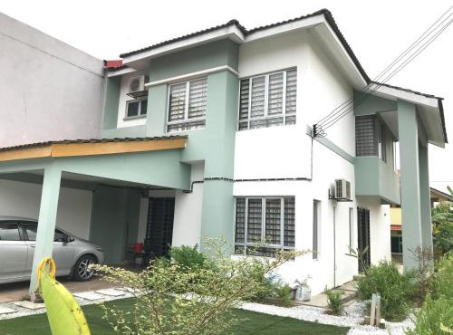 Emma Homestay, Bandar Tasik Puteri - 4 bedrooms, 3 bathrooms