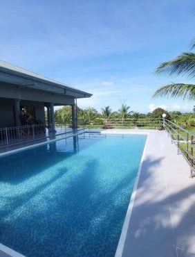 Entire Overlooking Villa with Pool in Dauin