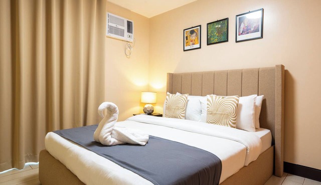Exec 1BR balcony @ Venice Mall Pool & Gym use in Taguig