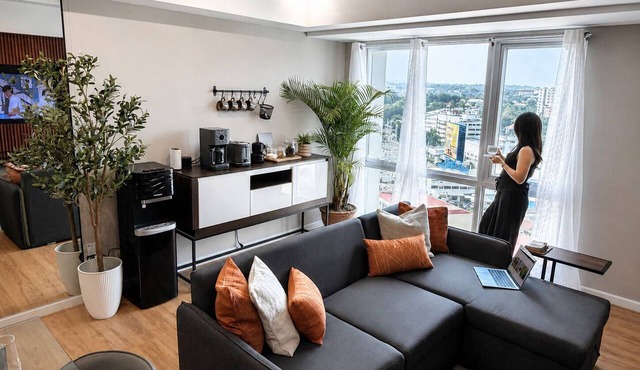 Executive Corner 1BR with Sea & City View in the Heart of Davao in Davao City