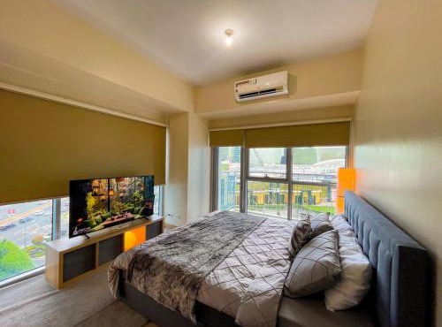 Exquisite 2BR Corner Suite with Sunset, Okada View in Manila