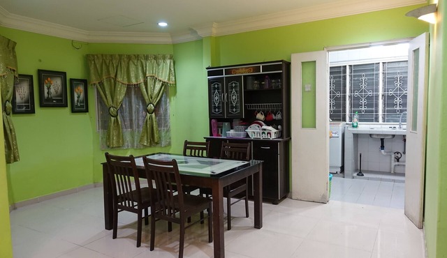 Family-friendly semi detached 2.5 storey vacation home in Kajang