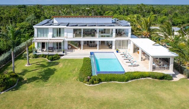 Family Friendly Villa inside Punta Cana Resort&Club with maid included! in Punta Cana