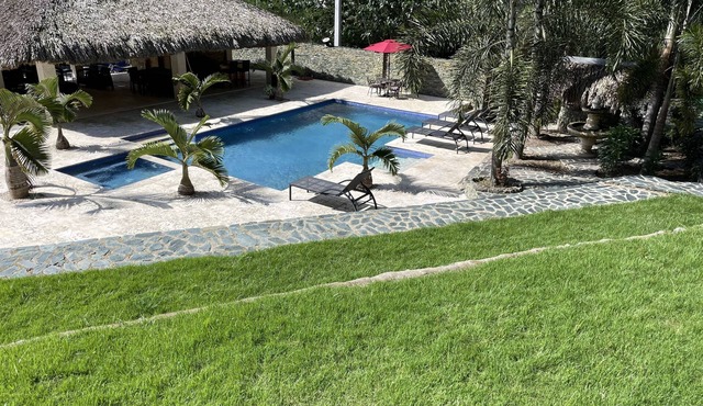 Family & Pet Friendly 14-Guest Cabin, w/ Pool & Cabana in Jarabacoa