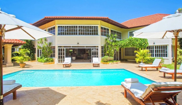 Five Bedroom Classic Villa in La Romana