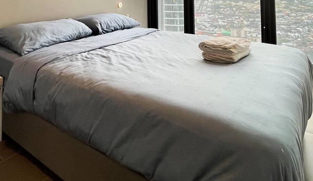 Four Season Suite EST Bangsar, Dazzling Patio with Wide City view, Family 6 pax