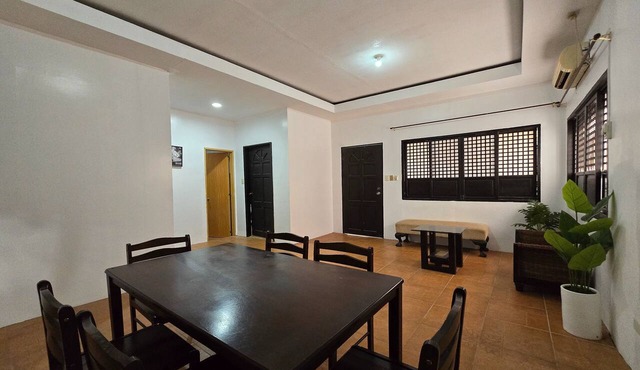 Grand Villa Laguna in Bay