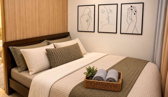 Grey & Wood 1BR w/Pool View | Shore 2 Near MOA in Pasay City